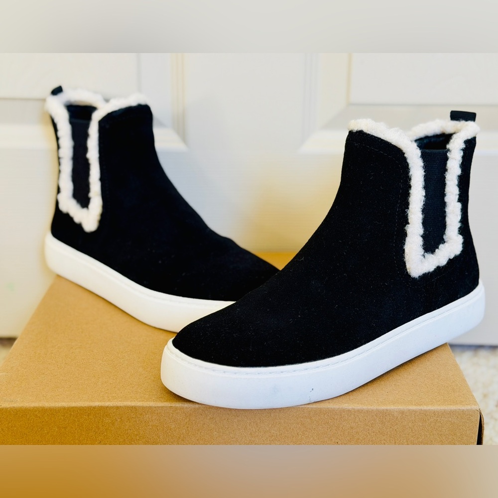 Lucky Brand Kichai Cozy Chelsea Boots
